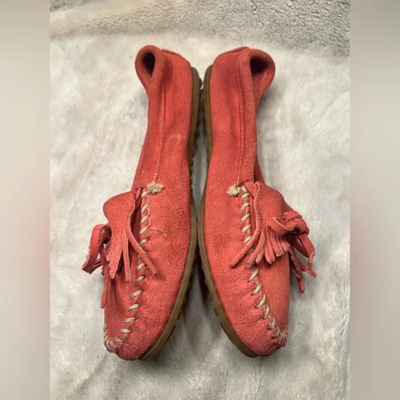 Minnetonka flats Size 9 - Picture 2 of 5
